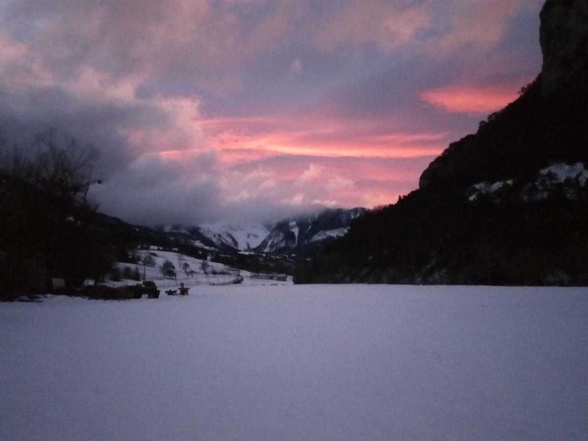 Le Colombier Bed & Breakfast Glandage Bagian luar foto